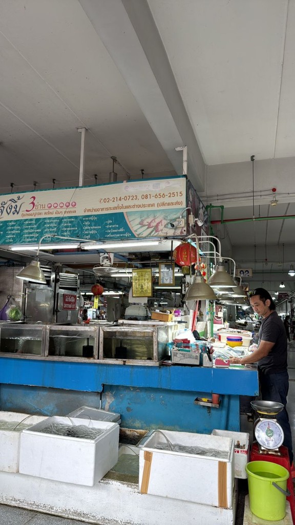 Seafood stall with live tanks and ice display at Samyan Market